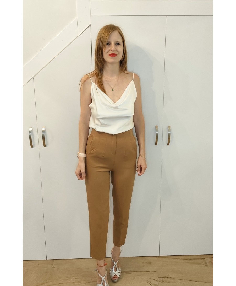 Pantalón pinzas beige