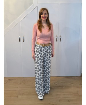 Pantalón de mujer con cinturón de yute. Tela fresquita, estilo lino.