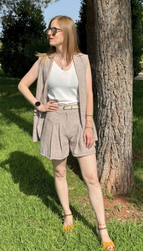 conjunto chaleco y pantalón corto